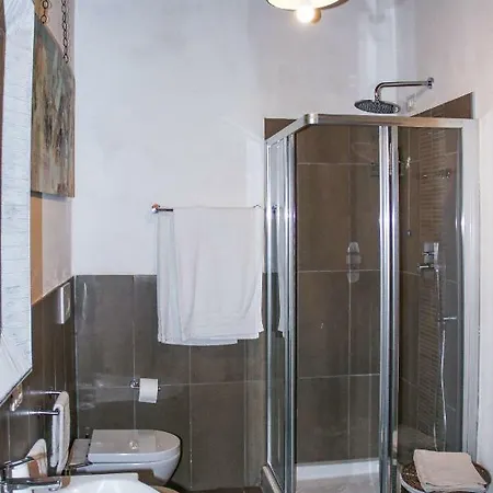 Residenza Fra Le Torri - Charme & Art Gallery Apartment
