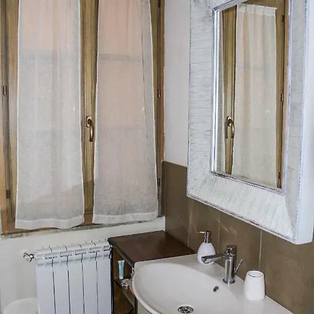 Residenza Fra Le Torri - Charme & Art Gallery Apartment *